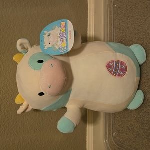 Squishmallow Hugmees Belana Cow